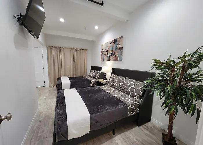 Modern Studio Apartment Right Next To Mrc Hotel 5 Minutes To Rodeo Drive